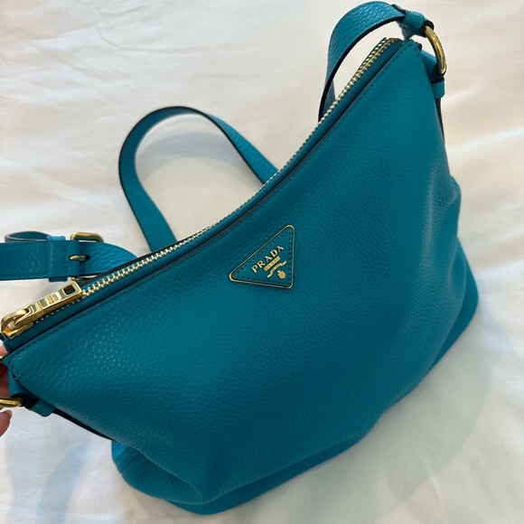 100% authentic Prada Besace Leather Shoulder Bag - Picture 2 of 4